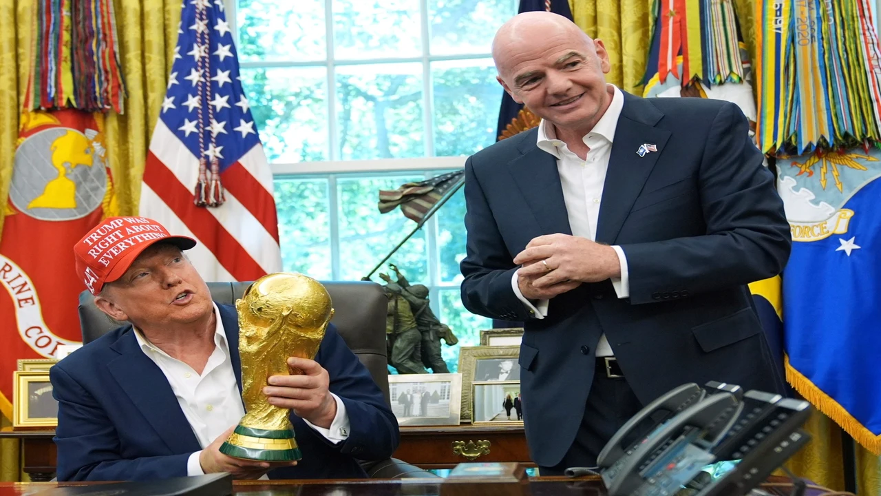 موسوليني وترمب: كيف تسيطر السياسة على ملاعب المونديال؟